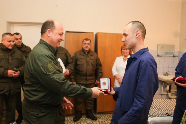 Командування Нацгвардії відвідало в госпіталі військовослужбовців, які постраждали внаслідок сутичок під Жовтневим палацом 06