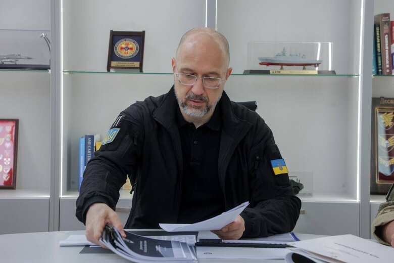 Шмыгаль провел первое совещание в Минобороны