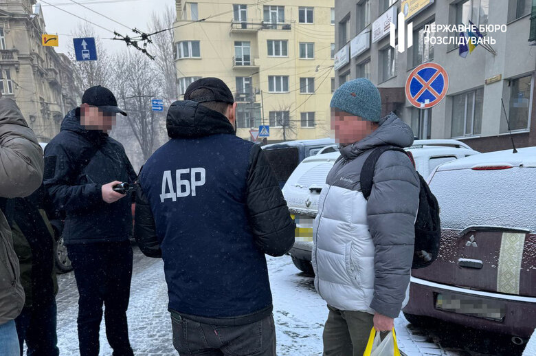 У Львові адвокат шахрай виманював гроші у родин загиблих та зниклих військових
