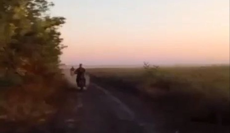Окупанти не розминулися на ґрунтовці та потрапили в ДТП: "Я, бл#дь, ехал, е#аный насос". ВIДЕО