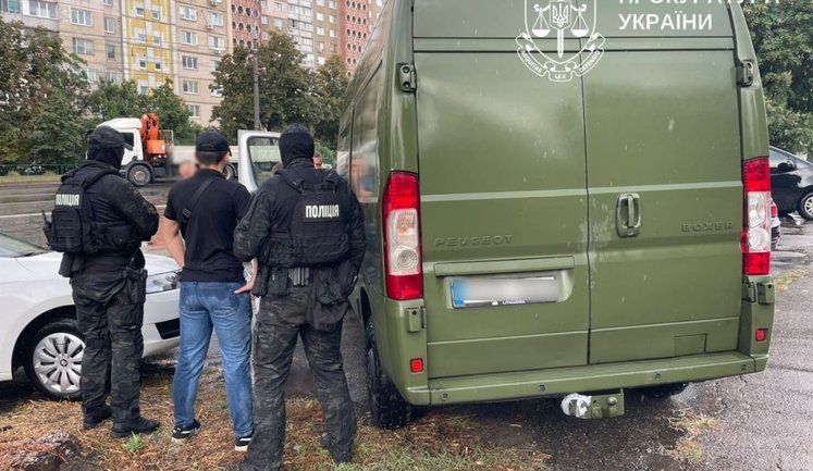 Торговала автомобилями, ввезенными из-за границы как гуманитарная помощь для ВСУ: в Киеве задержана женщина, - Офис Генпрокурора. ФОТОрепортаж