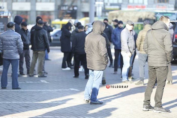 Перевізники протестують у центрі Києва через карантинні обмеження 02
