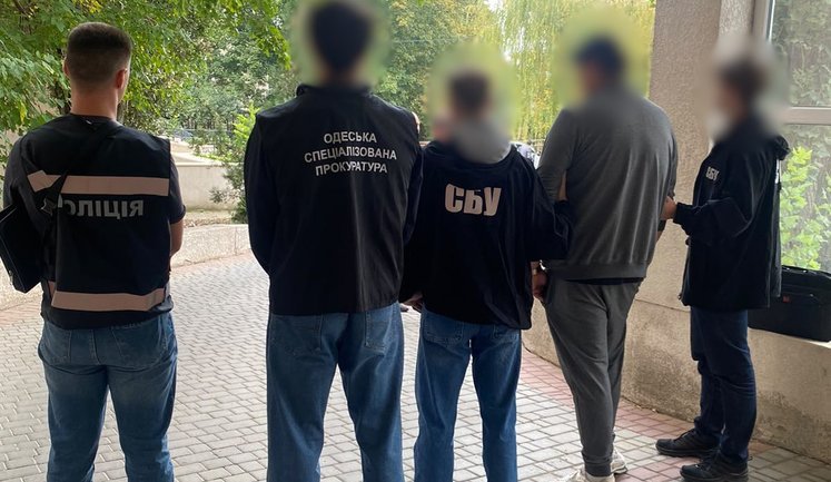 $8000 за фіктивні діагнози та виключення з військового обліку: на Одещині викрито лікаря у зловживанні впливом. ФОТОрепортаж