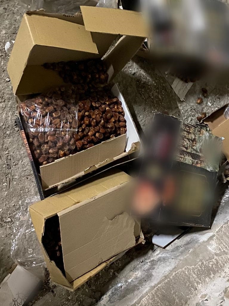 Двое граждан Румынии переправляли через Одессу в ЕС героин в контейнерах с финиками. Их задержали 02