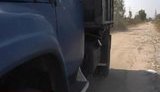 В Киеве на нелегальной свалке журналистов Euronews чуть не раздавили грузовиком. ВИДЕО