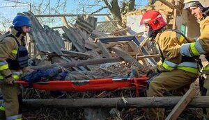 Наслідки удару по Куцурубській громаді Миколаївщини: двоє загиблих, є поранені, госпіталізовано 7-річну дитину. ФОТО