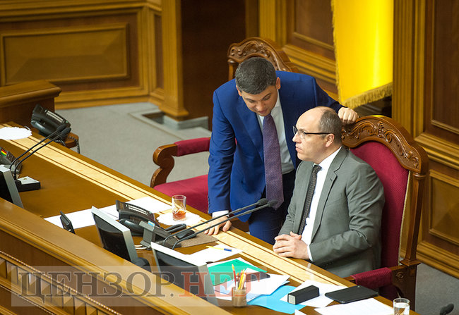 Ляшко і Богуслаєв вивчають газету, Семерак в оточенні нардепів та обійми Ричкової і Полторака, - день роботи ВР 18 травня 16