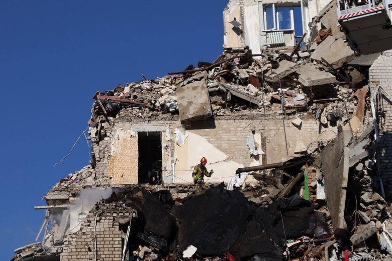 Over 20 buildings damaged and 11 killed in Kyiv following an overnight strike by the Russian Federation