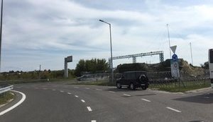 "Похоже, проект "Стена" наконец дошел до западных границ", - журналист Казанский о ситуации в пункте пропуска "Краковец". ФОТОрепортаж