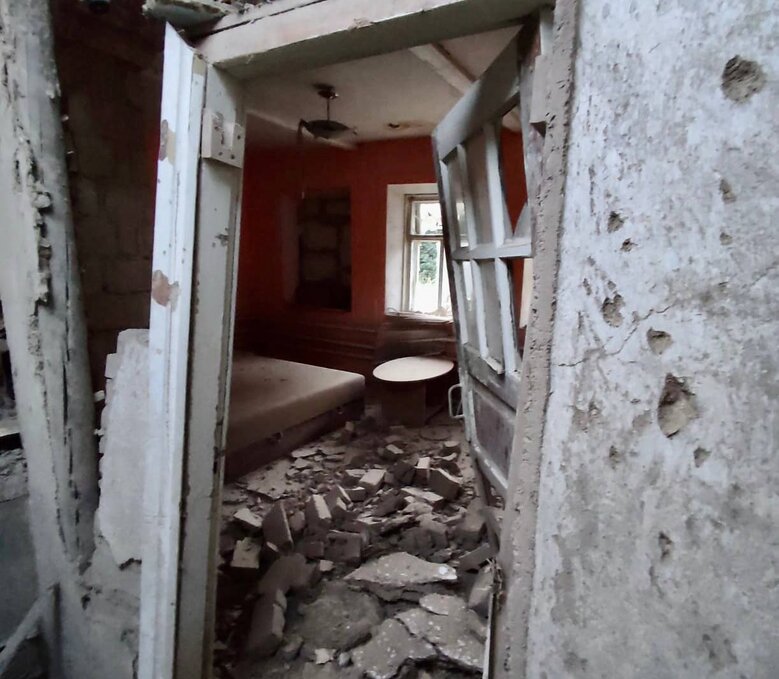 Окупанти із Градів та важкої артилерії обстріляли Дніпропетровщину, пошкоджено лінію електропередач, житлові будинки, склади, - Резніченко 02
