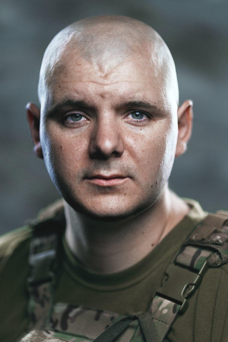 Стрілець-зенітник 10-ої бригади Орест Урин: Російський пілот помилився під час маневру. Я вийшов з укриття і з Ігли поцілив у двигун літака… 01