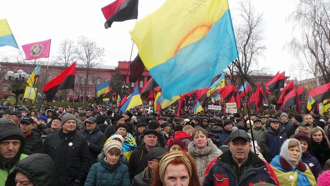 У центрі Києва відбувається марш із вимогою імпічменту 04