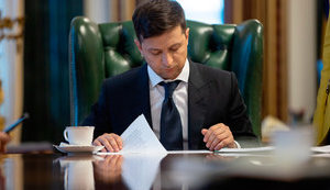 Зеленський підписав два закони про спрощення закупівель ліків