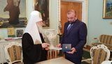 Філарет нагородив кримінального авторитета Нарика Орденом Святого Архистратига Михаїла. ФОТО