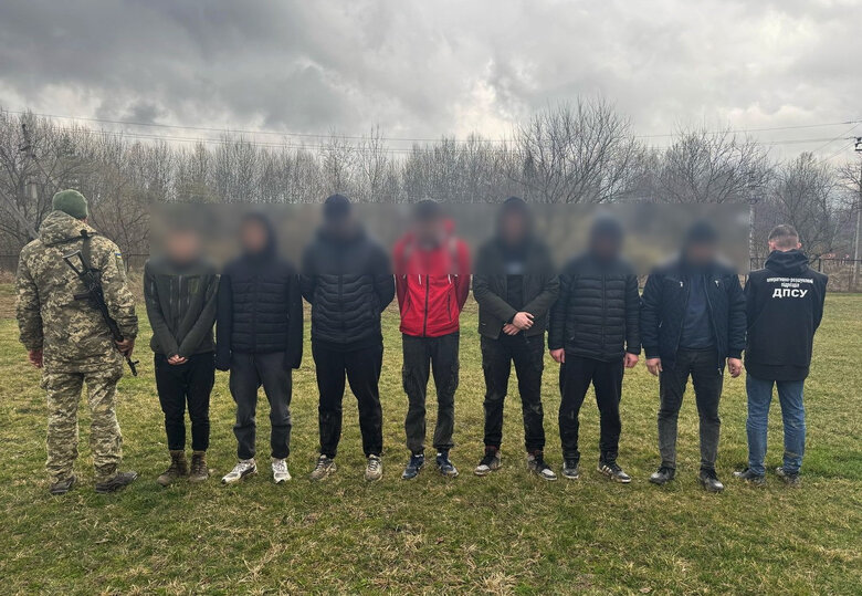 На Буковині затримали шістьох ухилянтів під час спроби нелегального перетину кордону