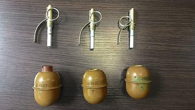 SBU officers apprehended criminal group of arms traders 05