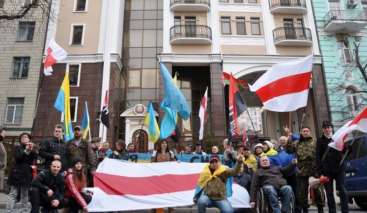 Ukrainians show solidarity with Belarusian political prisoners on Freedom Day. PHOTOS+VIDEO