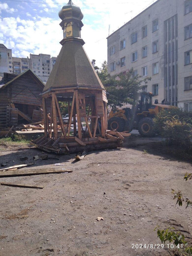 В окупованій Євпаторії росіяни демонтували храм ПЦУ