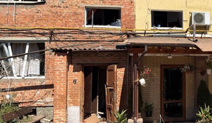 Russian forces dropped seven KAB bombs on Sumy: three injured, one person trapped under the rubble. PHOTO