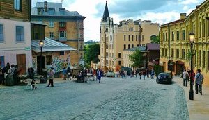 Киевсовет запретил строительство девятиэтажного отеля на Андреевском спуске - подрядчик должен уменьшить высоту здания