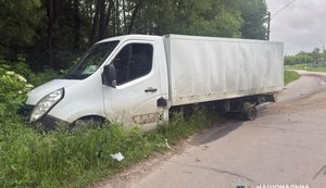 Рашисты нанесли удар FPV-дроном по автомобилю, развозившему хлеб в Черниговской области: пострадал мужчина. ФОТО