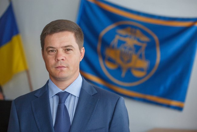 Зеленський дає нагороду за хрещеного батька контрабанди Альперіна 02