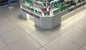 У київських ТРЦ масово продають контрабандні електронні сигарети