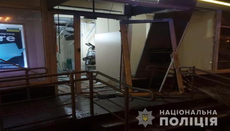 У Дніпрі затримали групу, яка підірвала банкомат і викрала 330 тис. грн, - Нацполіція. ВІДЕО+ФОТОрепортаж