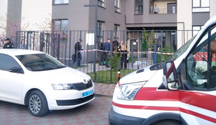 Двое подростков упали с балкона многоэтажки во Львове: полиция выясняет обстоятельства смерти. ФОТО