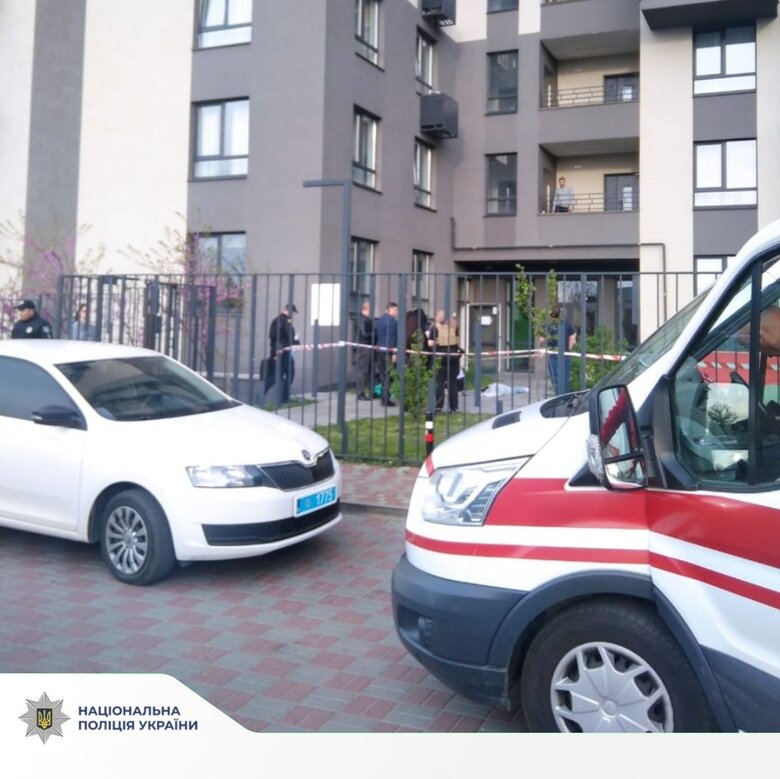 У Львові підлітки випали з балкона багатоповерхівки