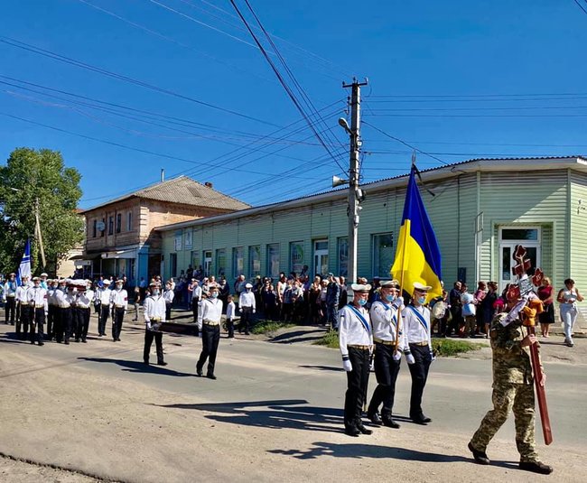 Загиблого на Донбасі матроса Руслана Волкова поховали в Одеській області 01