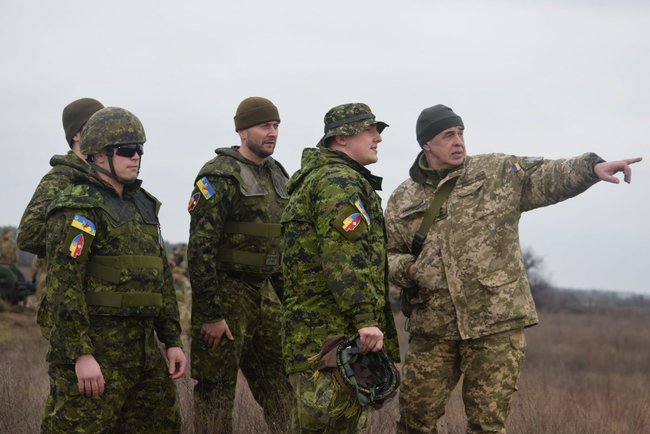Піхотинці на Херсонщині тренуються знищувати наземні цілі з зенітних установок 06