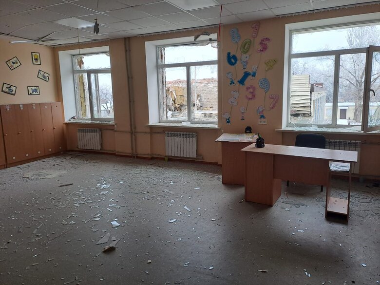 Росіяни обстріляли школу в Часовому Яру на Донеччині, - ОВА 03