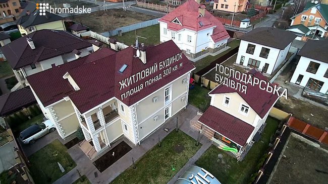 Первый замглавы СБУ оформил элитные дома и автопарк на свою сожительницу, – СМИ 05