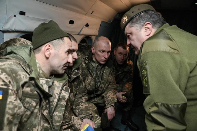 В аеропорту Харкова відбулася урочиста зустріч українських заручників 01