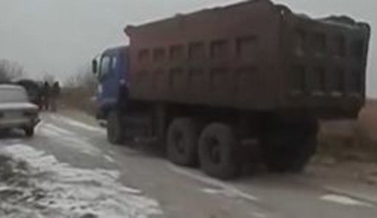 На березі Азовського моря прикордонники зупинили незаконний видобуток піску. ВIДЕО