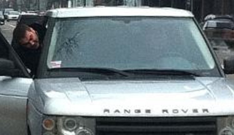 Сын Януковича теперь ездит на Range Rover Ющенко. ФОТОрепортаж