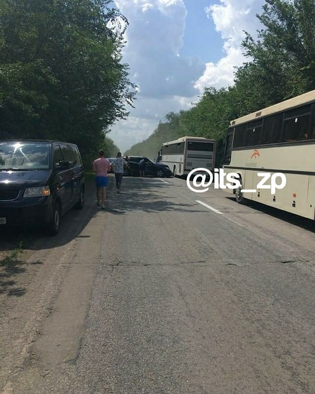 Автомобіль УДО з кортежу Зеленського спровокував ДТП з колоною автобусів з дітьми: Жертв немає 06 Автомобіль УДО з кортежу Зеленського спровокував ДТП з колоною автобусів з дітьми: Жертв немає 06