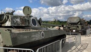 Выставка уничтоженной в Украине российской техники открылась в центре Праги. ФОТОрепортаж