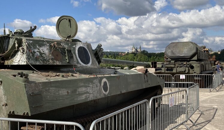 Выставка уничтоженной в Украине российской техники открылась в центре Праги. ФОТОрепортаж