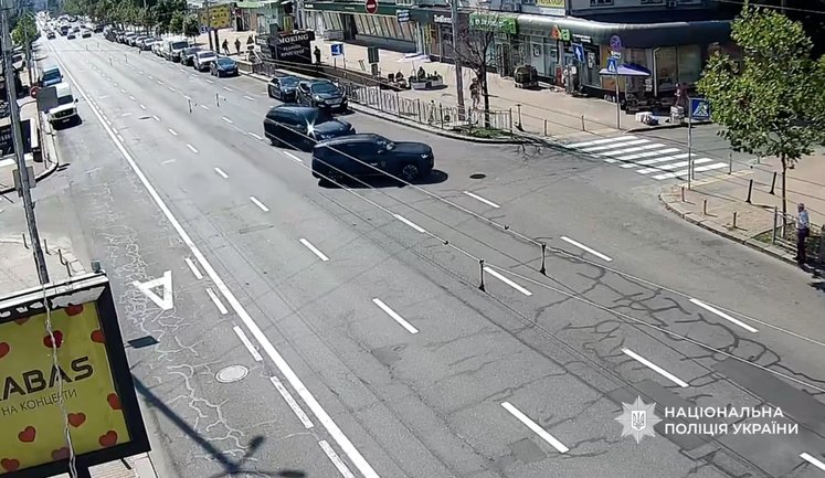 ДТП у Голосіївському районі Києва: водій BMW X3 не поступився дорогою, водій BMW X7 був тверезим. ВIДЕО
