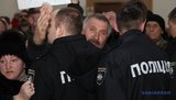 Противники переименования улицы в честь Гандзюк сорвали сессию горсовета в Херсоне. ФОТОрепортаж