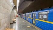 В Киеве закрыли на вход четыре станции метро из-за падения человека под поезд