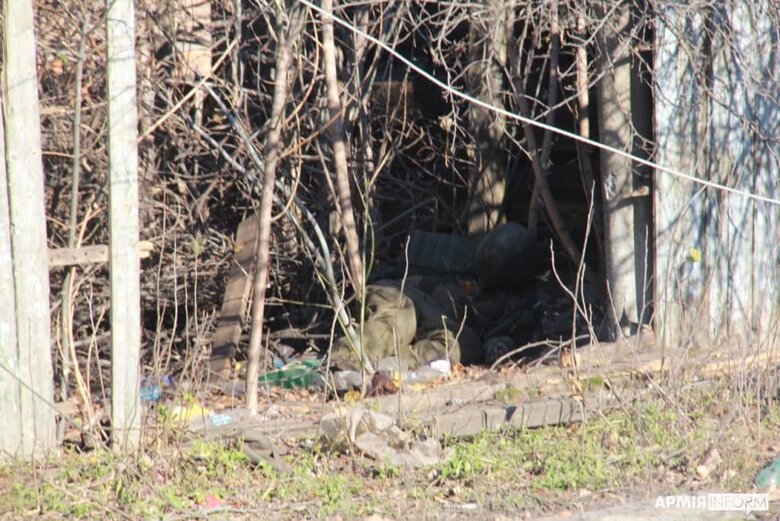 Визволена Макіївка на Луганщині розбита і завалена трупами рашистів 03