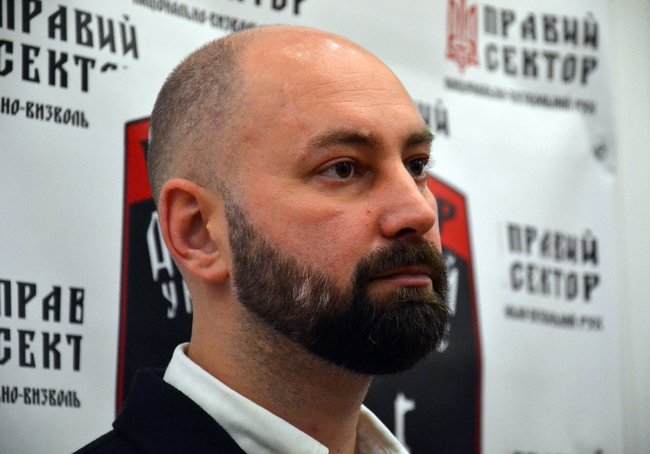 Голова партії Правий сектор Андрій Тарасенко: Той, хто вивішує бігборди Церква. Мова. Армія, проводить гей-паради в центрі Києва! 04