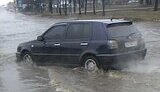 На Окружной прорвало канализацию - автомобили плавают по сточной воде. ФОТОрепортаж.