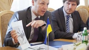 Парубий обсудил с Томбинським и Фюле ситуацию на Донбассе. ФОТОрепортаж