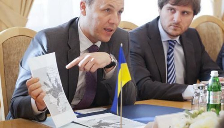 Парубий обсудил с Томбинським и Фюле ситуацию на Донбассе. ФОТОрепортаж