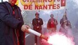 Во Франции продолжаются массовые протесты и беспорядки. Страна на грани топливного кризиса. ФОТОрепортаж.