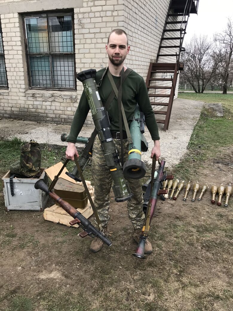 Боєць із позивним Хмара, який на війні втратив очі: Якби хтось підійшов і сказав: Віддай мені дві ноги нижче колін, а я тобі – праве око, я б відповів: Не питання! 03